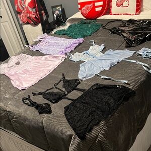 Elegant Lace Women's Intimates Set - Black